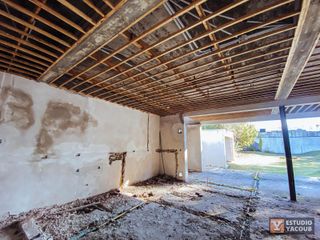 Terreno con casa en construcción en venta - 3 dormitorios 3 baños - 89 mts2 - City Bell