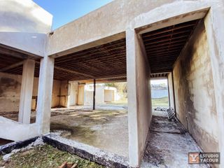Terreno con casa en construcción en venta - 3 dormitorios 3 baños - 89 mts2 - City Bell