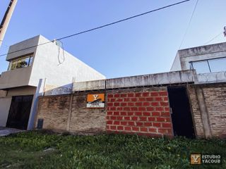 Terreno con casa en construcción en venta - 3 dormitorios 3 baños - 89 mts2 - City Bell