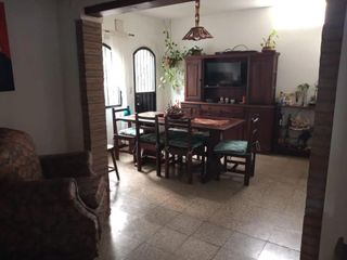 Casa en venta - 5 Dormitorios 5 Baños - Cochera - 300Mts2 - La Falda, Córdoba