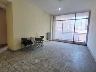 Venta - Dos departamentos de tres ambientes a la calle con balcón saliente y dep. de servicio - Av Luro 2350