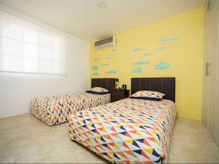 Foto 11 de venta de Casa con buenos acabados  en Urb. Casa laguna a 5 minutos del Riocentro  Dorado