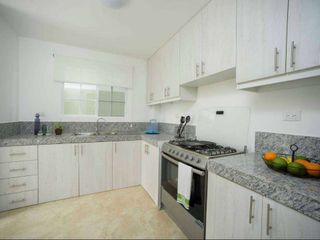 Foto 8 de venta de Casa con buenos acabados  en Urb. Casa laguna a 5 minutos del Riocentro  Dorado