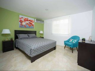 Foto 14 de venta de Casa con buenos acabados  en Urb. Casa laguna a 5 minutos del Riocentro  Dorado