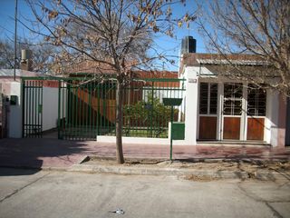 VENTA Casa 3 dormitorios. San Luis. Caseros N°2288