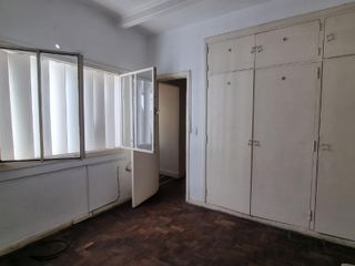 Departamento de 3 dormitorios con cochera en venta  - La Plata