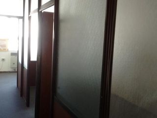 Oficina en galeria comercial con ascensor. Laprida 165. Lomas de Zamora Oeste