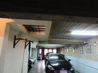 Excelente Casa de 5 Amb, Garage, Parque, Quincho