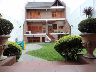 Foto 15 de Excelente Casa de 5 Amb, Garage, Parque, Quincho