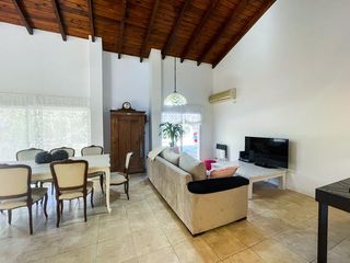 Coqueta Casa  de 3 dormitorios - Cadaques (Funes Hills) con Pileta!