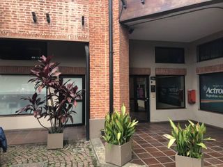 Local en venta con renta en Lomas de San Isidro - 36 M en PB - Galeria