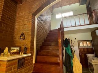 VENTA ESPECTACULAR CASA EN FUNES. 3 DORMITORIOS. PARQUE Y PISCINA. GARITA 14