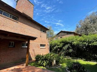 VENTA ESPECTACULAR CASA EN FUNES. 3 DORMITORIOS. PARQUE Y PISCINA. GARITA 14