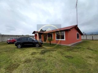 Vendo Terreno 4282m² en Vía principal E35 - Belisario Quevedo, Sur de Latacunga