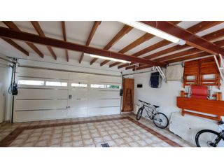 Foto 5 de Chalet de 4 ambientes con cochera doble y parque. Zona Chauvin.