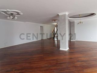 En Venta penthouse 350 m2 Gaspar de Villaroel y 6 de diciembre /vivienda /oficin