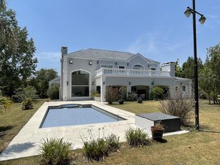 Foto 26 de Importante Casa  en Venta en  Santa Bárbara