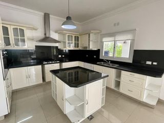 Foto 10 de Importante Casa  en Venta en  Santa Bárbara