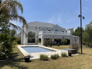 Foto 28 de Importante Casa  en Venta en  Santa Bárbara