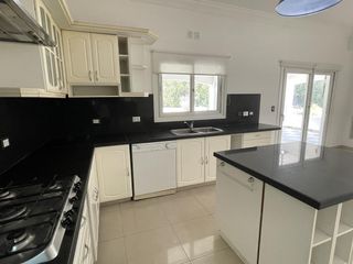 Foto 11 de Importante Casa  en Venta en  Santa Bárbara