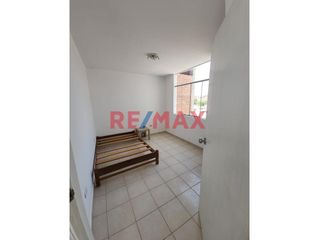 Foto 5 de 🏡 ¡Descubre tu próximo hogar en Piura! 🌟

📍 Ubicación: Urbanización Los Sauces, MZ. B LT. 07, Piura
🏗️ Departamento Flat espacioso y acogedor de 12