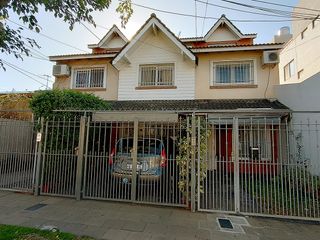 Duplex 5 amb patio cochera en Olivos