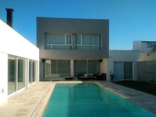 Casa en venta - 3 Dormitorios 6 Baños 4 Cocheras - 626Mts2 - Ringuelet, La Plata