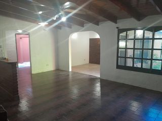 Casa en venta - 3 Dormitorios 2 Baños - Cochera - 800Mts2 - Villa Elisa, La Plata