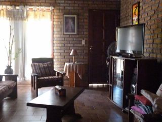 Foto 3 de GUIDEK - STASIUK PROPIEDADES VENDE HERMOSA CASA