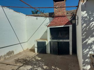 Casa en venta de 4 dormitorios c/ cochera en Villa Centenario