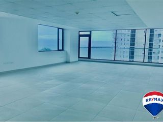 Oficina en venta con vista al mar, centro de Manta