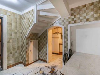 CASA EN VENTA A REFACCIONAR. OPORTUNIDAD. 5 AMBIENTES CON TERRAZA