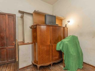 CASA EN VENTA A REFACCIONAR. OPORTUNIDAD. 5 AMBIENTES CON TERRAZA