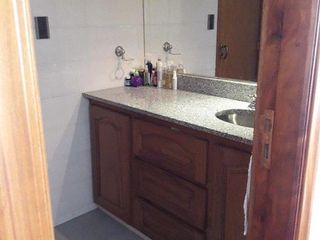 Foto 2 de Excelente chalet de 6 ambientes en Andrade y Rejon