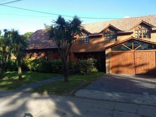 Foto 11 de Excelente chalet de 6 ambientes en Andrade y Rejon