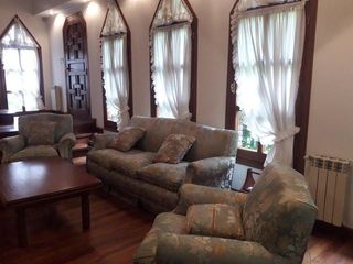 Excelente chalet de 6 ambientes en Andrade y Rejon