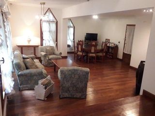 Foto 10 de Excelente chalet de 6 ambientes en Andrade y Rejon