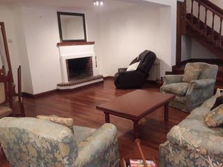 Foto 1 de Excelente chalet de 6 ambientes en Andrade y Rejon