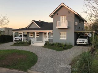 Foto 14 de Hermosa Casa de Estilo Americano - Alamo Alto