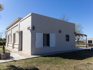 Casa de campo reciclada a nueva en Beguerie, partido de Roque Pérez