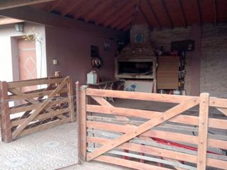 Casa en venta de 4 ambientes en Berazategui