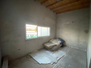 Casa en venta - 3 dormitorios 3 baños - cocheras - 326mts2 - Barrio Aeropuerto, La Plata