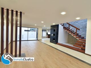 Foto 7 de Venta de Casa con Acabados de Lujo en Challuabamba