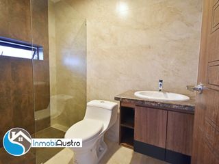 Foto 27 de Venta de Casa con Acabados de Lujo en Challuabamba