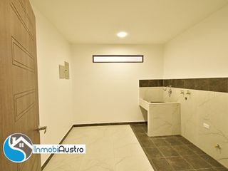 Foto 29 de Venta de Casa con Acabados de Lujo en Challuabamba