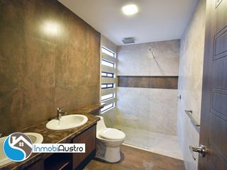 Foto 26 de Venta de Casa con Acabados de Lujo en Challuabamba