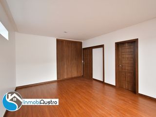 Foto 16 de Venta de Casa con Acabados de Lujo en Challuabamba
