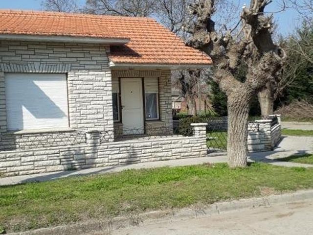 Casa en venta - 3 Dormitorios 2 Baños 4 Cocheras - 600Mts2 - Mechongue
