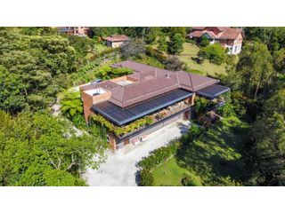 Foto 1 de Espectacular casa campestre en Rionegro sector Llanogrande La Amalita