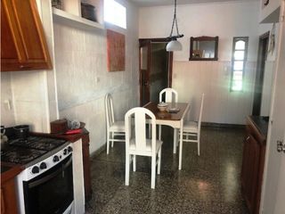 Foto 7 de Chalet 5 ambientes. Patio con parrilla. Zona Chauvin